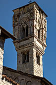 Lago di Como - Chiesa di S. Maria Maddalena a Ospedaletto (Ossuccio) il curioso campanile in stile pseudo-gotico. 