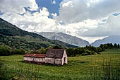 Orobie occidentali. La traversata dalla Val Taleggio ai piani di Artavaggio in Valsassina.