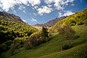 Orobie occidentali. La traversata dalla Val Taleggio ai piani di Artavaggio in Valsassina.