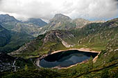 Orobie - Lago Rotondo e il pizzo del Diavolo di Tenda dal Rifugio Calvi. 