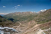 Valtellina Parco dello Stelvio - Ghiacciaio dei Forni. La lingua del ghiacciaio che scende verso il Rifugio Branca, sullo sfondo il Monte Confinale. 