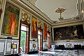 Merida - the Plaza Principal, Palacio del Gobierno: murals in the Salon de Historia.