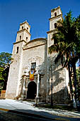 Merida - Calle 60, Iglesia del Jesus o de la Terceira Orden, built in 1618 by the Jesuits. It is one of Merida older buildings. In front of the church there is the little Parque de la Madre.