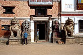 Bhaktapur - Durbar Square - Big lion statue of the entrance of the West wing of the Real Palace (now an art gallery) in between the  stone images of Hanuman and Narsingha. 