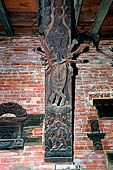 Bhaktapur - Tadhunchen Bahal monastery (xv c) - roof struts. 