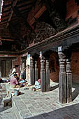 Bhaktapur - Tadhunchen Bahal monastery (xv c) - the inner courtyard