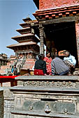 Bhaktapur - Taumadhi Tole - Lun Hiti, the fountain by the side of Bhairab Nath Temple, in the background the tall Nyatapola temple.