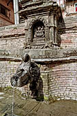 Bhaktapur - the road leading to Tachupal Tole, a beautiful hiti with 'Umamahashevar' sculpture. 