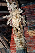 Changu Narayan - detail of the roof strut of the Kileshwor temple 