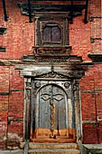 Kathmandu - Durbar Square. Hanuman Dhoka: Nasal Chowk. Detail of the carved wooden windows.