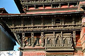 Kathmandu - Durbar Square. Hanuman Dhoka: Basantapur tower 