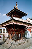 Pashupatinath Temple (Deopatan) - Bachhareshwari (Kali) temple, a little pagoda situated between the two bridges over of the Bagmati river. 