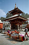 Pashupatinath Temple (Deopatan) - Bachhareshwari (Kali) temple, a little pagoda situated between the two bridges over of the Bagmati river. 