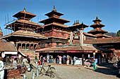 Patan Durbar Square - Taleju bell with from left to right: Hari Shankar temple, Taleju temple and Dejutaleju temple, the last two are part of the Royal Palace.