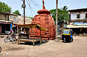 Orissa - Bhubaneswar, a small temple we found nearby Lingaraja..