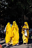 Orissa - Bhubaneswar, pilgrims, mendicants and colourful stalls near Lingaraja.