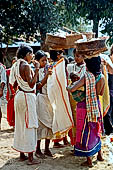 Orissa Rayagada district - people of the Dongria Kondh tribe at the Chatikona market.