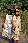 Orissa Rayagada district - people of the Dongria Kondh tribe at the Chatikona market.