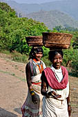 Orissa Rayagada district - people of the Dongria Kondh tribe at the Chatikona market.