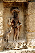 Hirapur - Sixtyfour Yoginis Temple, Katyayani n 2 (clockwise) wears bracelets, necklace and anklets, an attendant holds an umbrella over her head. In the pedestal a jackal and a dog.