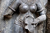 Hirapur - the Sixtyfour Yoginis Temple, detail of the winnoing fan hold by Yogini n 59 (clockwise).