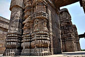 Orissa - Konarak - The Sun Temple, the hall of offerings (bhoga mandapa) also called nata-mandir (hall of dancers) because of the multitude of carvings of musicians and dancers 