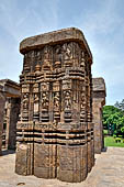 Orissa - Konarak - The Sun Temple, the hall of offerings (bhoga mandapa) also called nata-mandir (hall of dancers) because of the multitude of carvings of musicians and dancers 