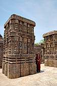 Orissa - Konarak - The Sun Temple, the hall of offerings (bhoga mandapa) also called nata-mandir (hall of dancers) because of the multitude of carvings of musicians and dancers 