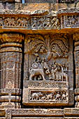 Konarak - Orissa. The Sun Temple, relief detail of the southern side of the jagamohana-deul platform depictind a king seated on an elephant receiving a giraffe as a gift. 