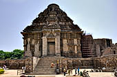 Orissa - Konarak - The Sun Temple. The Jagamohan with its impressive pyramidal roof. 