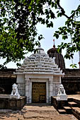 Orissa - Bhubaneswar, Lingaraj Temple. The north entrance close to the platform for the tourists. 