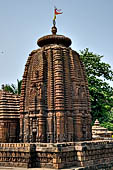 Orissa - Bhubaneshwar. Mukteswara temple, the deul surrounded by the low wall that contours the temple. 