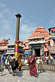 Orissa - Puri. Simha Dvar. the main entrance to Jagannatha Temple with the pillar of Aruna in the foreground, the charioteer of the sun god that once stood before the Surya temple in Konarak. 