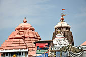 Orissa - Puri. Jagannatha Temple. The deul and the piramidal roofs of the main entrance. 