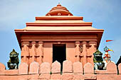 Orissa - Puri, Jagannatha Temple, the enclosure walls seen from the street. 