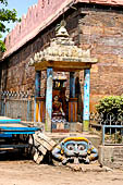 Orissa - Puri, Jagannatha Temple, the enclosure walls seen from the street. 