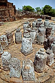 Ratnagiri - Portable monolithic stupas. A large number (more than 700) of small stupas are loose on the ground.