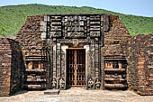 Udayagiri - Monastery n1. The richly carved doorframe of the sanctum. 