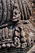 Udayagiri - four-armed Avalokitesvara statue in the field near the Monastery n 1. Detail of the effigy of Amitabha in his hairdo. 