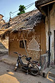 Orissa - The village of Hirapur. Wall paintings. 