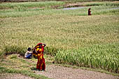 Orissa - Village life, along the way to Udayagiri. 