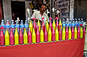 Orissa - the small Pipili town. Street seller. 