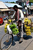 Orissa - the small Pipili town. Street seller. 