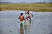 Orissa - fishermen seen along the road to Chilika. 