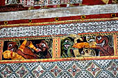 Mulkirigala cave temples - The second cave of the first terrace contains beautiful Kandyan-style paintings of Jataka stories. 