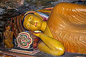 Mulkirigala cave temples - The cave of the second terrace, reclined Buddha image.