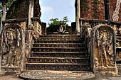 Polonnaruwa - the Vatadage. The western stairway. 