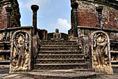 Polonnaruwa - the Vatadage. The southern stairway. 