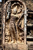 Polonnaruwa - the Vatadage. Detail of the guardstone of the southern stairway. 