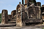 Polonnaruwa - the Vatadage. The southern stairway. 